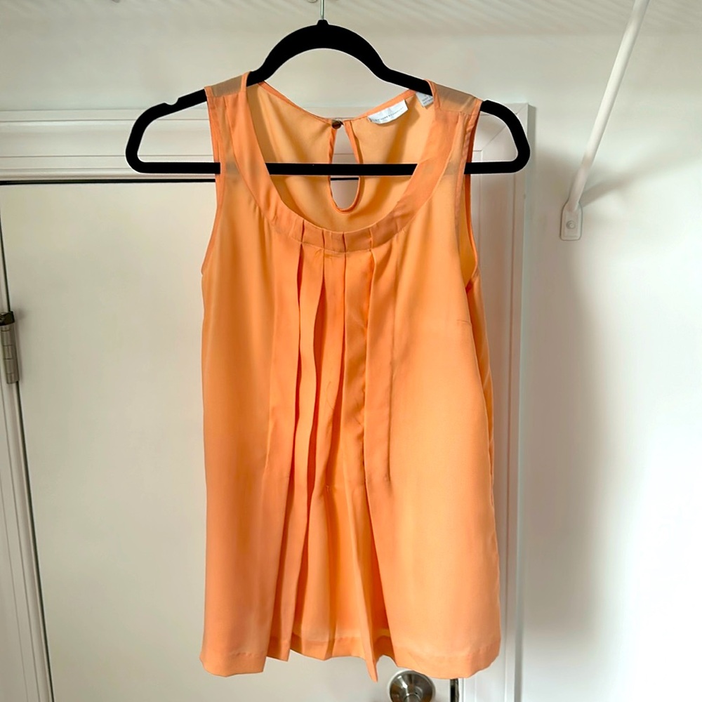 New York & Company peach blouse. Size S. Project for work or play. Gently worn.